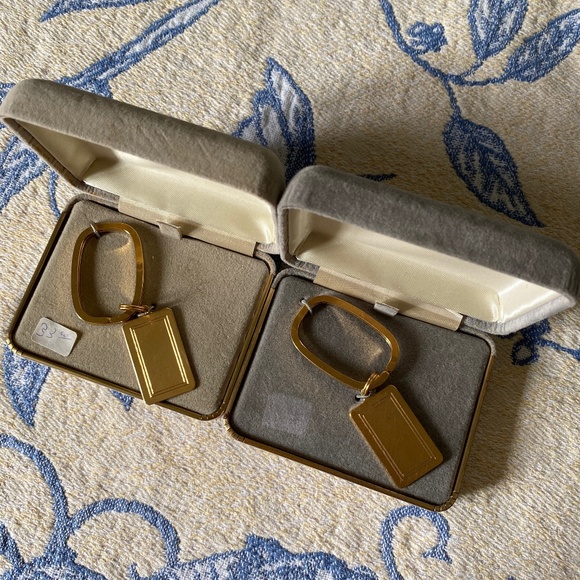 Gold Electroplate Keyring Satin Finish Rectangular - Picture 14 of 16